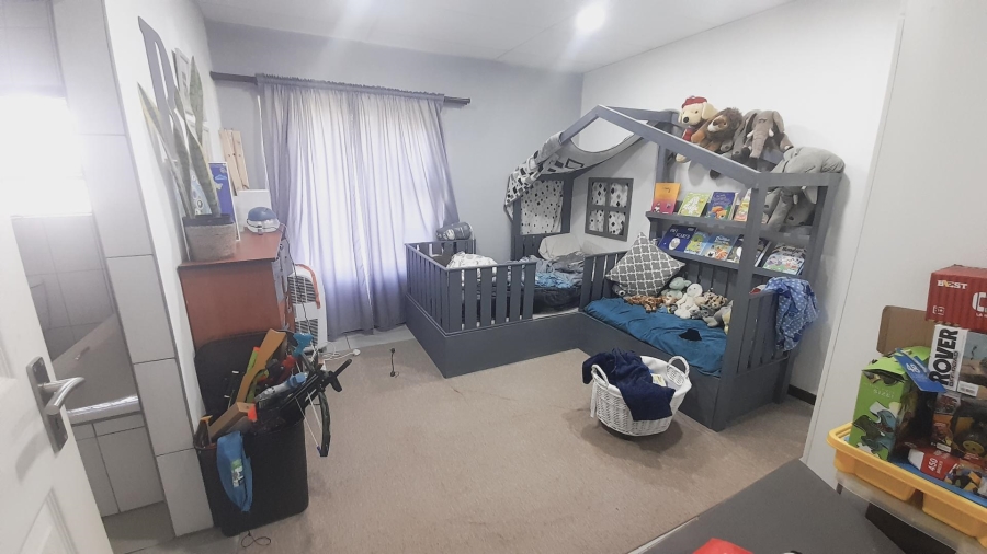 6 Bedroom Property for Sale in Kameeldrift-Wes North West